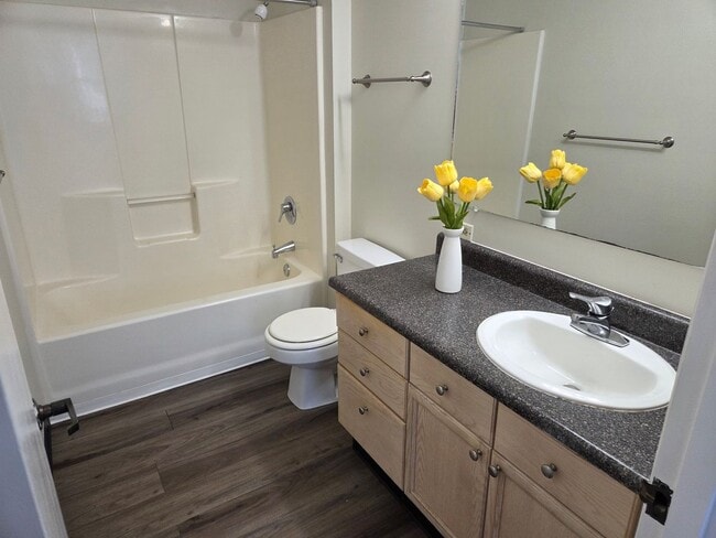 Interior Photo - Sixth & Pine Building