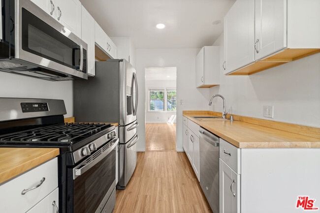 Building Photo - 7109 Flight Ave