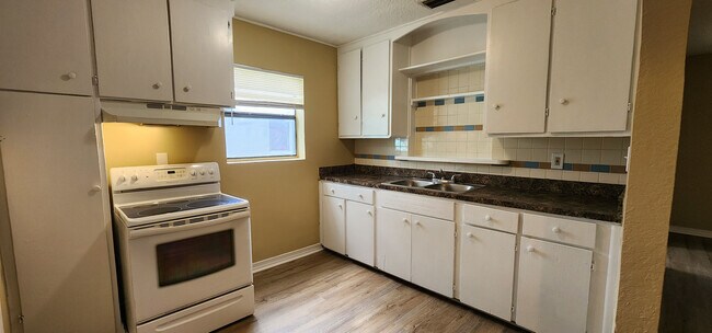 Foto del edificio - 2945 W 11th St