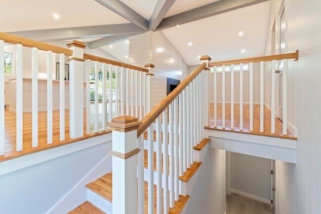 Foto del edificio - 243 Hardy Pond Rd