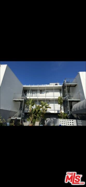 Building Photo - 1510 W Balboa Blvd