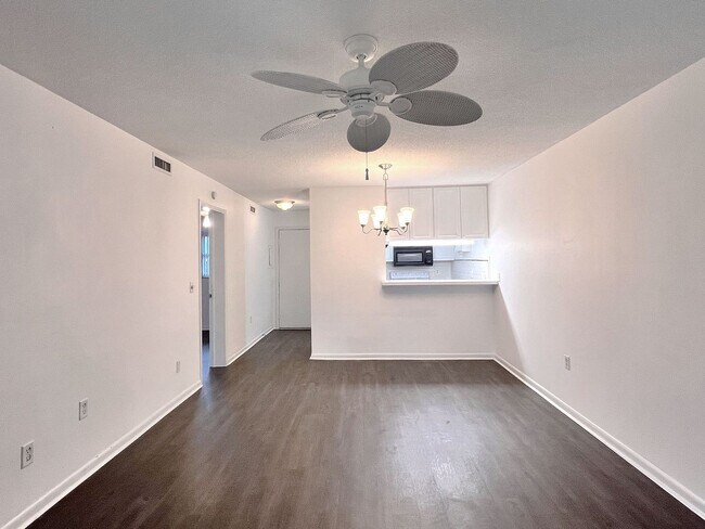Foto del edificio - Two-Bedroom Condo in Winter Haven