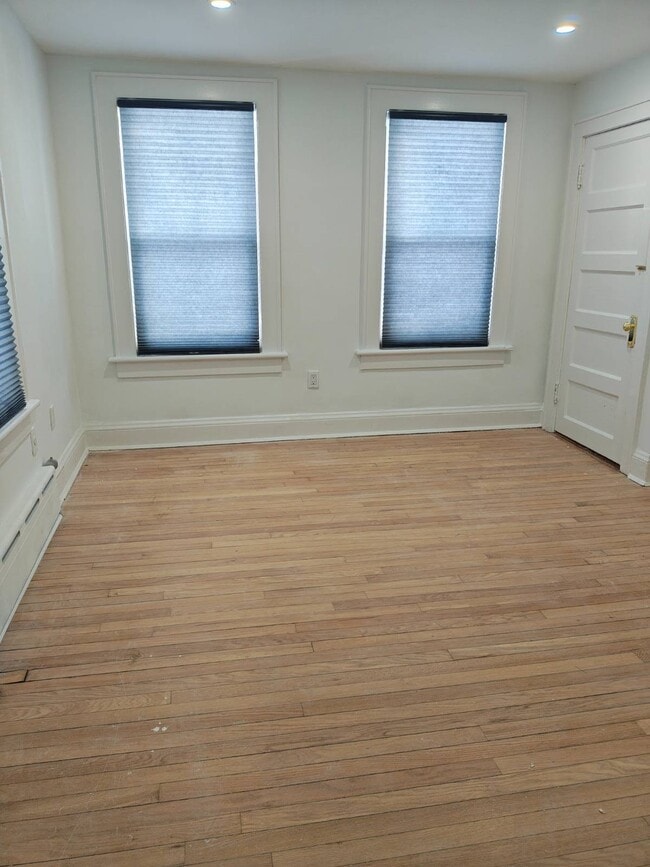 Building Photo - 2814 Weeks Ave