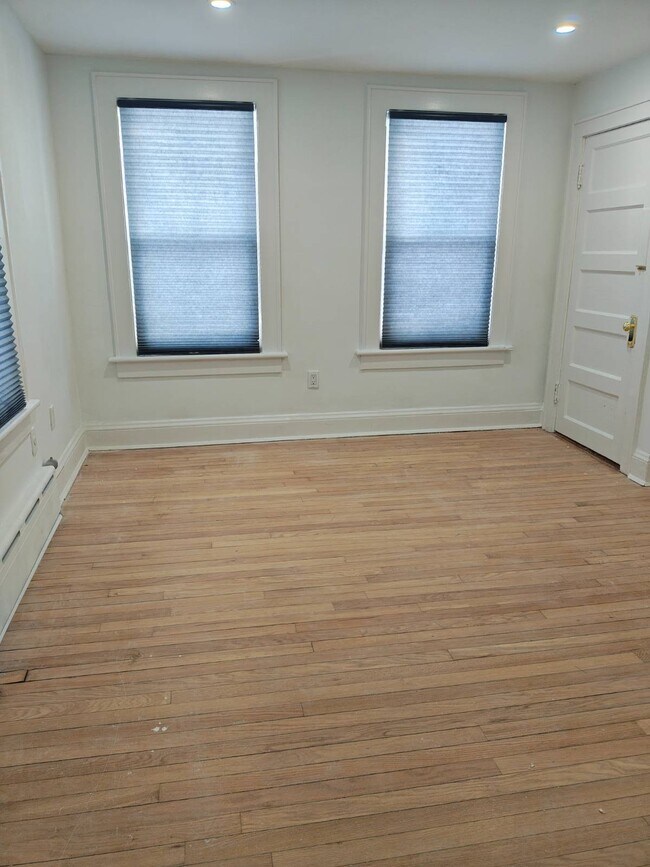 Foto del edificio - 2814 Weeks Ave