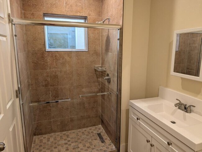 Foto del edificio - 1938 N Mills Ave