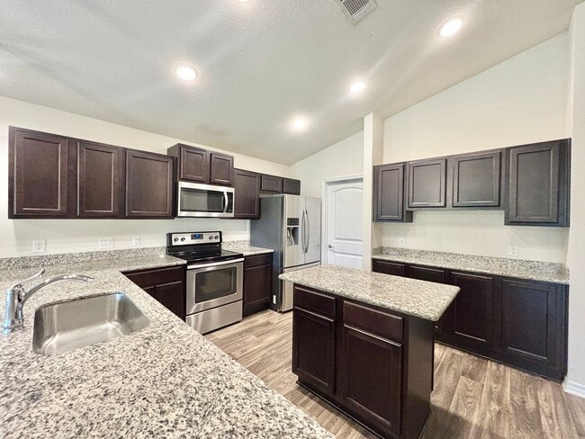 Building Photo - 5637 Peach Dr