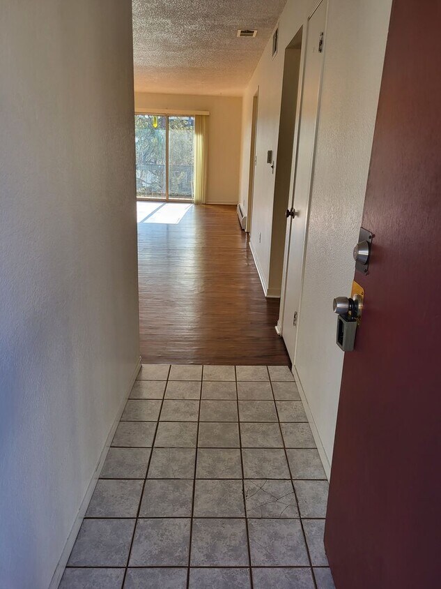 Primary Photo - 3154 Lakeside #305