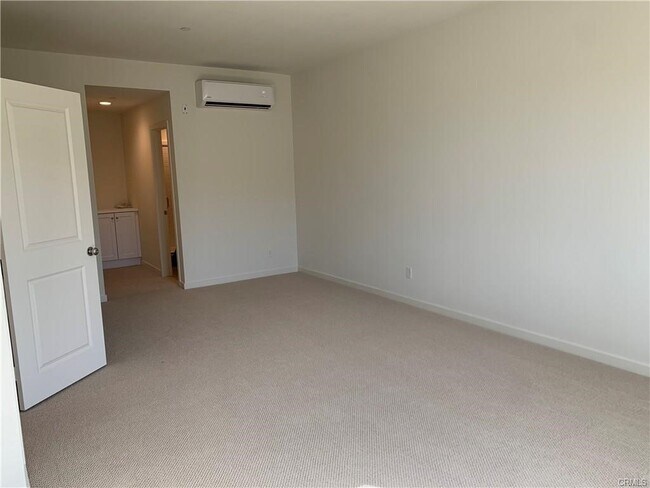 Building Photo - 169 Episode