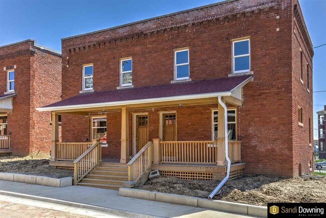 Building Photo - 664 S 26th Ave