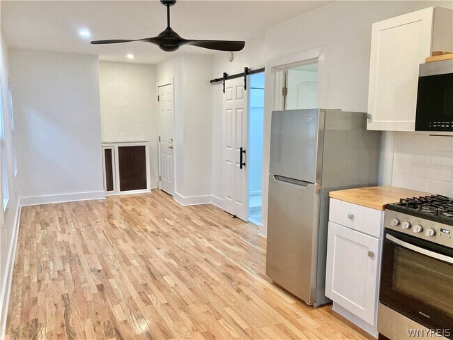 Foto del edificio - 56 Trinity Pl