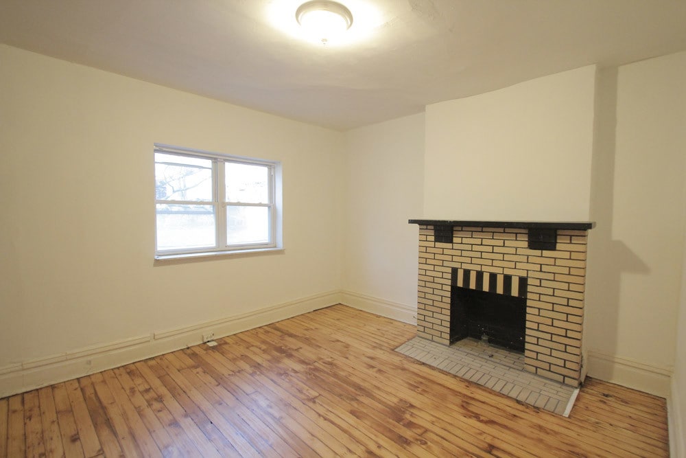 Primary Photo - 208 West St