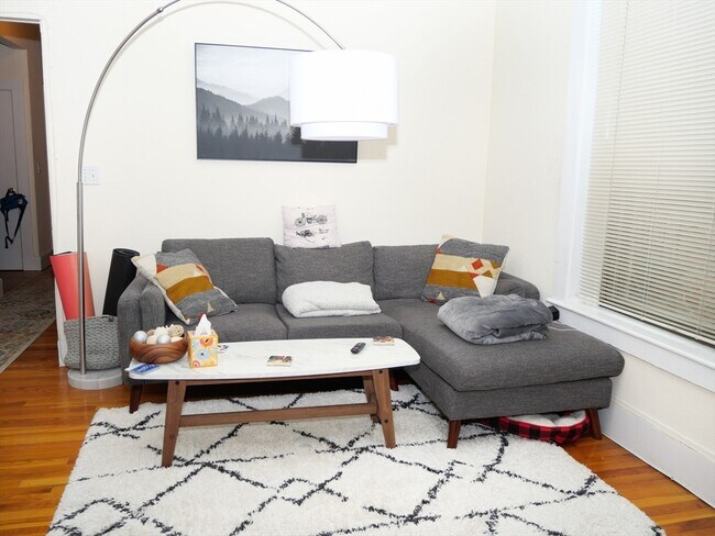 Foto del edificio - 1410 Beacon St