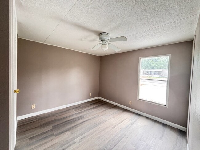 Foto del edificio - 221 Morris Ln