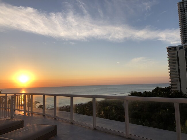 Foto del edificio - 6515 Collins Ave