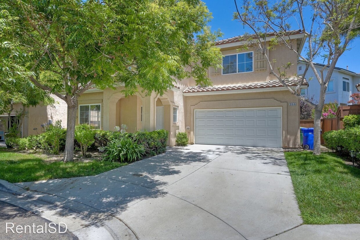 Primary Photo - 3 br, 2.5 bath House - 255 Diamante