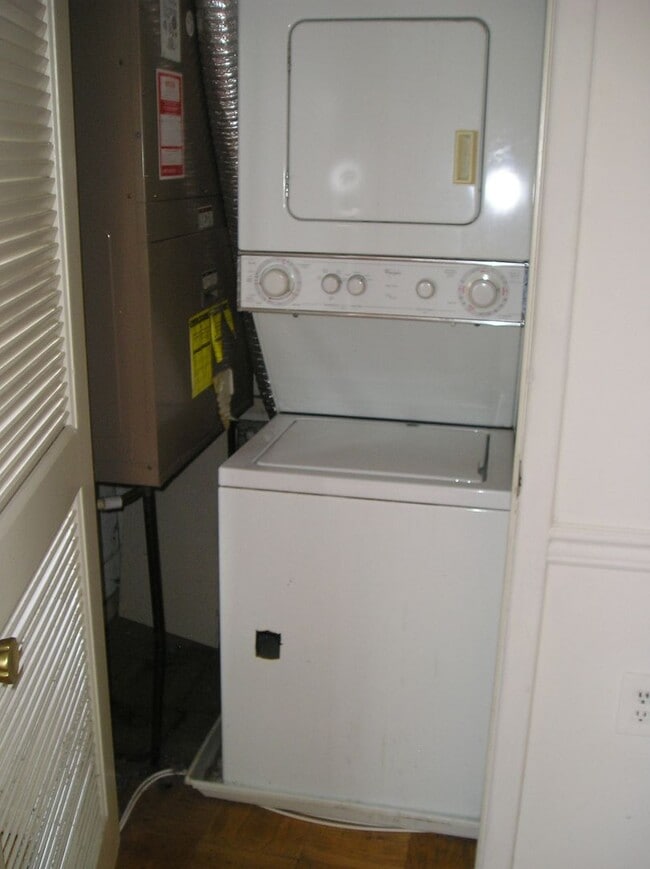 Building Photo - Condo - 2 bedroom 2 bath w/ balcony