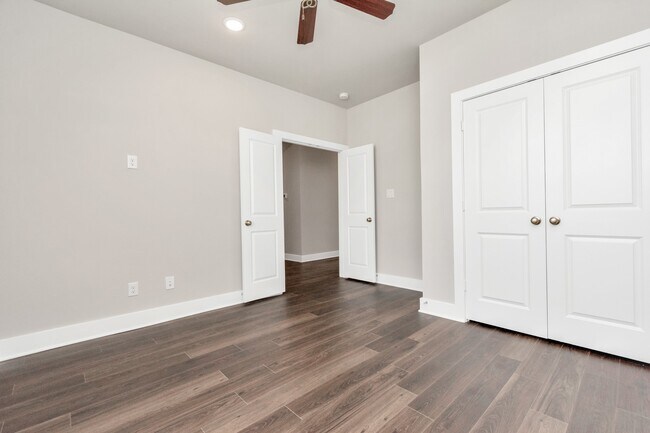 Building Photo - 10610 Crescent Peak Dr