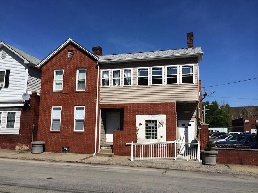 This apartment is located on the first floor. It is one of four apartments. - 59 S Gallatin Ave