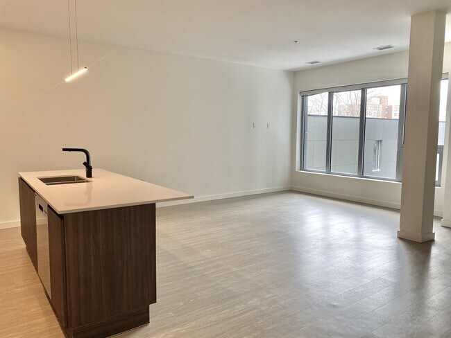 Photo du bâtiment - 5601-5601 Fenwick St