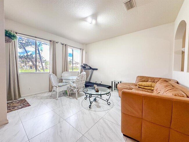 Foto del edificio - 4335 Coventry Pointe Way