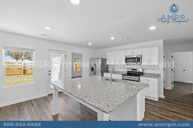 Foto del edificio - 700 Short Leaf Ln