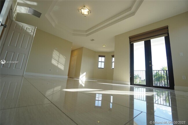 Foto del edificio - 9800 NW 10th Ter