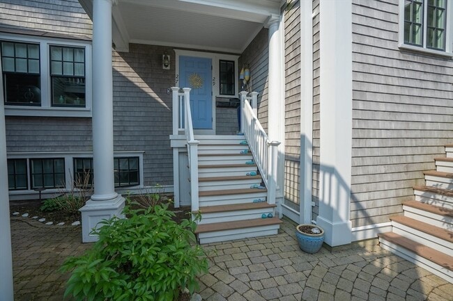 Building Photo - 27 Brewster St
