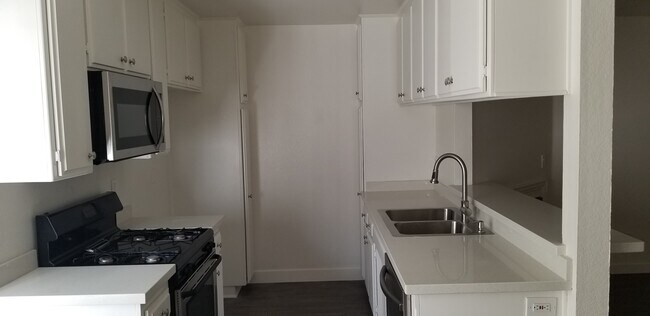 Kitchen - 3530 Hughes Ave