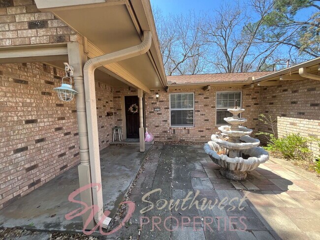 Foto del edificio - Spacious 3 Bedroom Brick Home in the Heart of Stephenville!