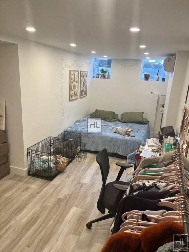 Foto del edificio - Extra Large Newly Gut-renovated 1BR Duplex...