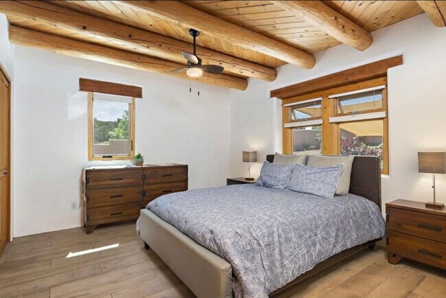 Building Photo - 10 Monte Alto Pl