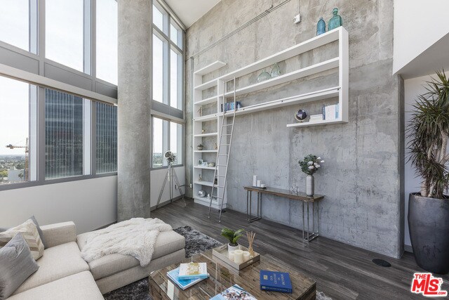 Foto del edificio - 1600 Vine St