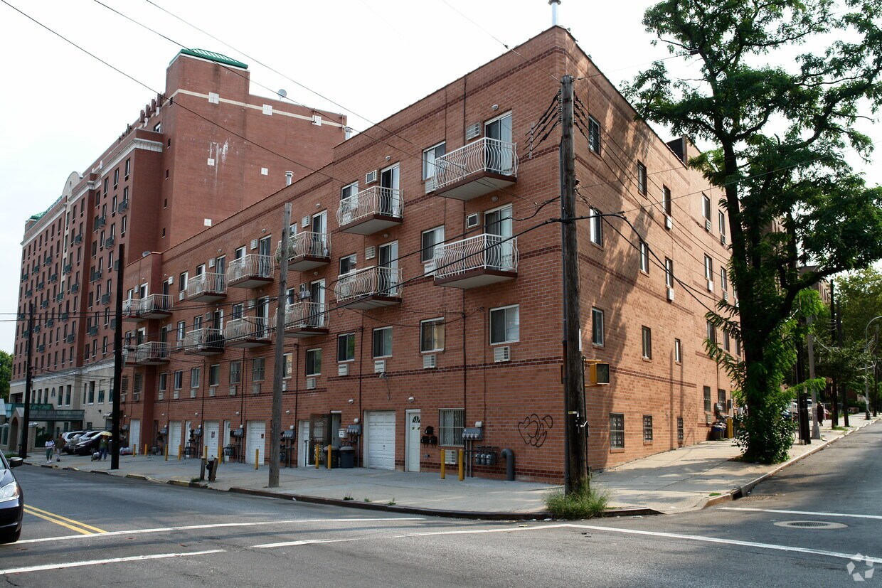 Building Photo - 3349 Union St