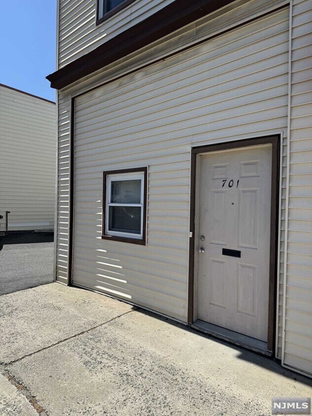 703 Elm St Unit 701, Kearny, NJ 07032 Room for Rent in Kearny, NJ