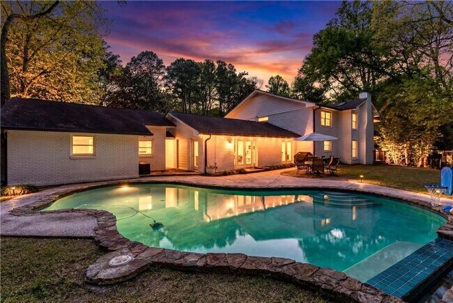 Foto del edificio - 4115 Glen Devon Dr NW