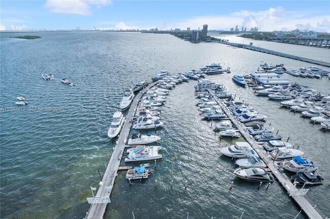 Foto del edificio - 1717 N Bayshore Dr