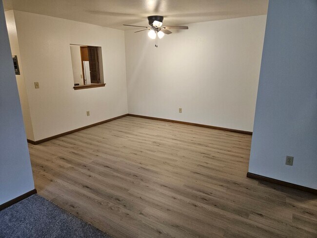 Foto del edificio - 3801 N Main St
