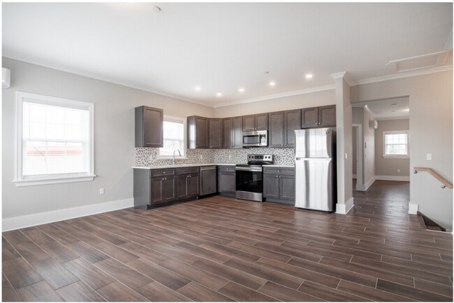 Building Photo - 1163 Montauk Hwy