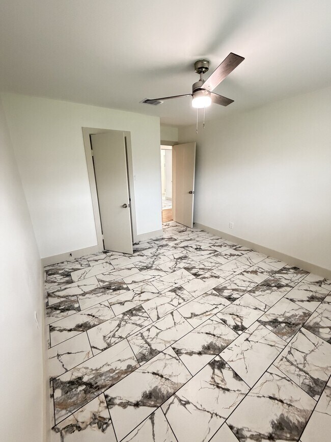 Foto del edificio - 7007 Pine Grove Dr