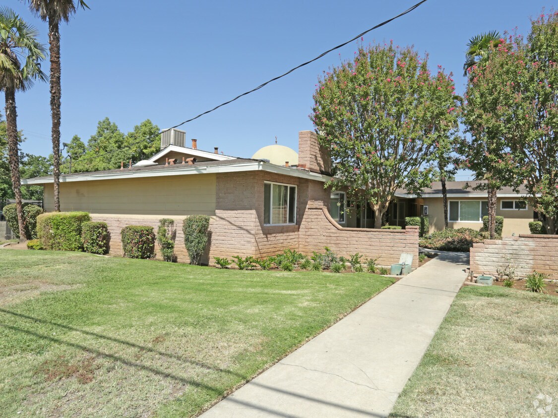 Building Photo - 4431 E Sierra Madre Ave