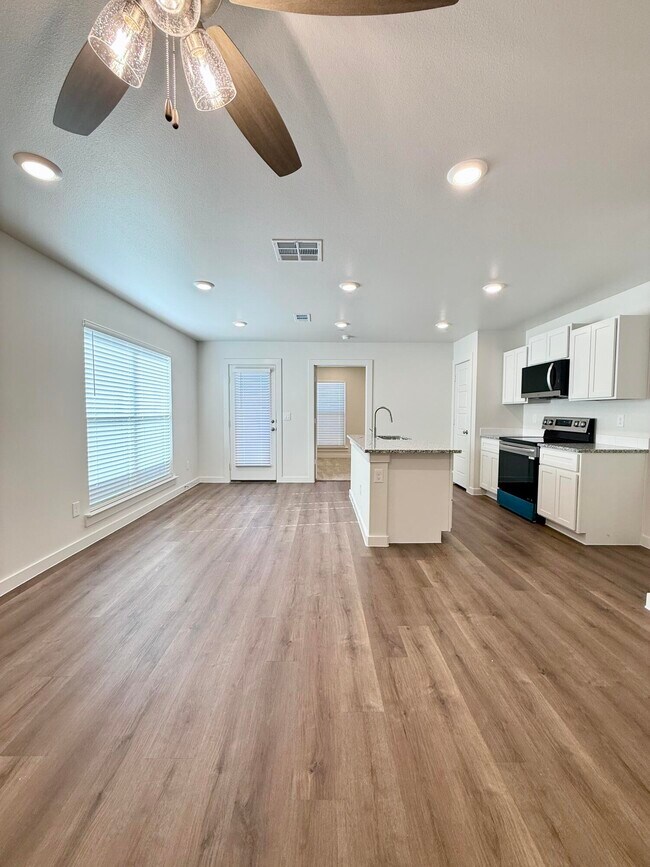 Foto del edificio - 1615 N Clinton Ave