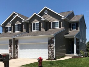 Building Photo - 2310 Fieldstone Dr