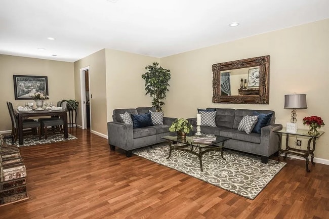 Foto del edificio - 4984 Hames Dr