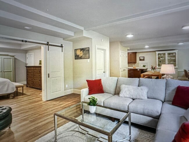 Foto del edificio - 3900 Canal Rd