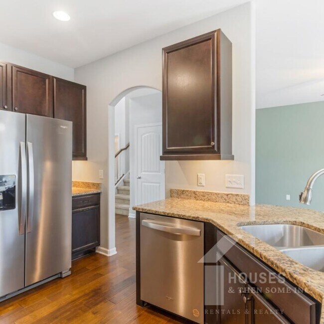 Building Photo - 70 Madeline Cir