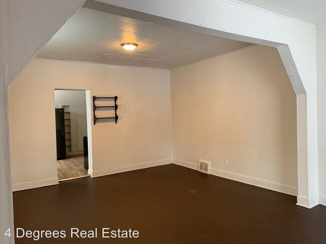 Building Photo - 5028 N Nelson St