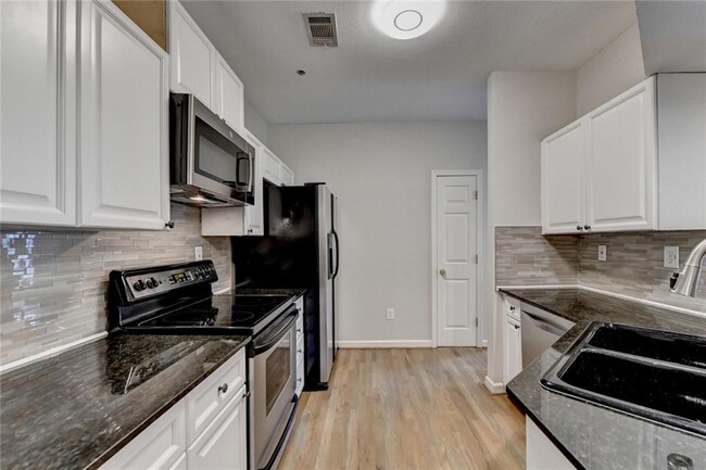 Foto del edificio - 328 Pembrooke Cir