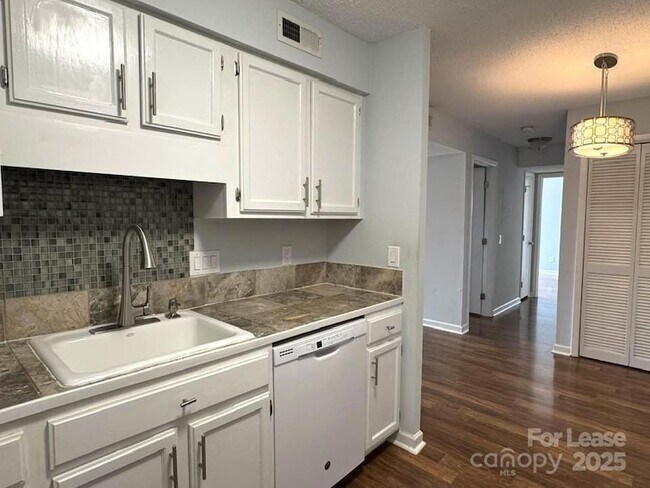 Foto del edificio - 3139 Heathstead Place