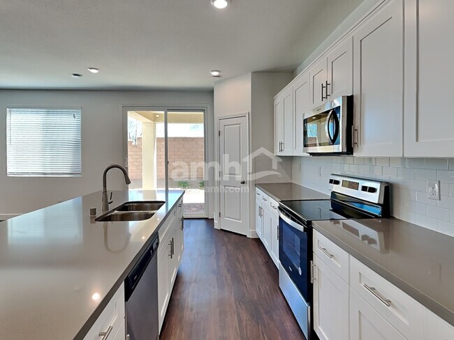Building Photo - 8841 Tiger Tooth Ave