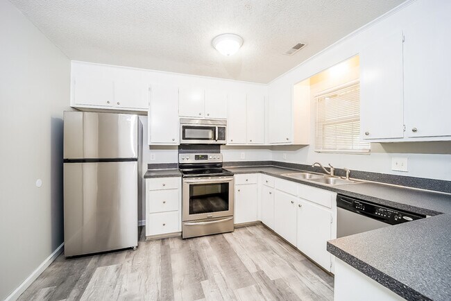 Foto del edificio - 102 Dartmouth Ct